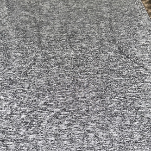 Women’s Lululemon Athletica Shimmery Grey/ Silver Long Sleeve Swiftly Tech sz 6 - Picture 2 of 7